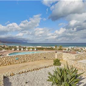 2 bedroom seaside apartments with shared pool, sleeps 4-5